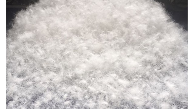 羽絨服生產(chǎn)廠家告訴你羽絨服為什么會(huì)有鉆絨？